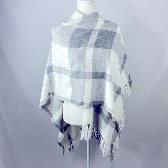 Blanket Scarf Gray and White with fringe - Picture 5 of 6